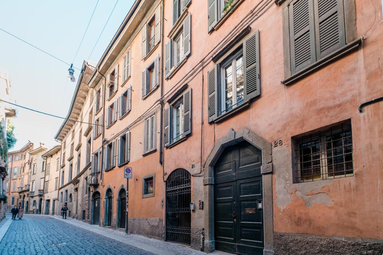 Feel - Cozy Old Town Apartment Bergamo Bagian luar foto